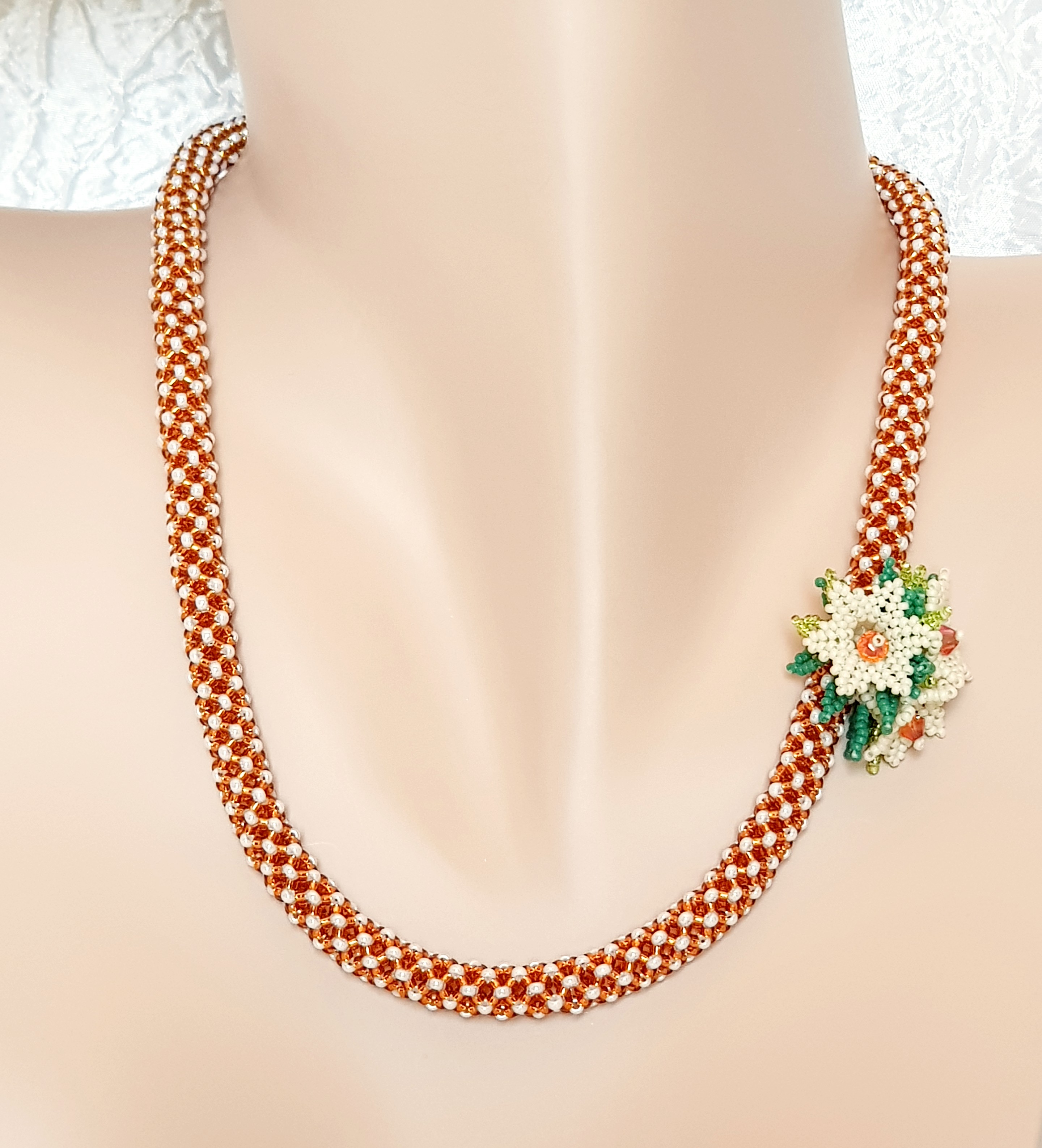 Glory - particular necklace - flower beads bells